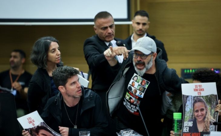 Captives' families storm the Knesset, demanding prisoners-captives deal